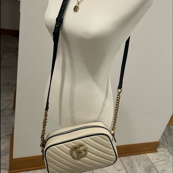 Gucci bag Crossbody brand new with box!! - Picture 17 of 17